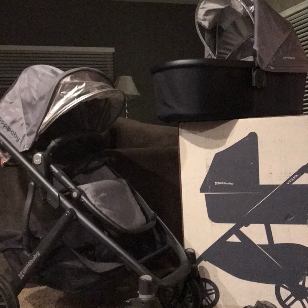 Uppqbaby Vista stroller w/ bassinet black and grey